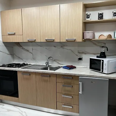 Roy Nel Cuore Di 4* Napels